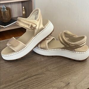 Cougar Spritz Gold Women's Sandals